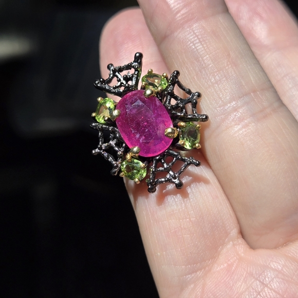6k Ruby & Peridot sterling rhodium & gold 🕸 web ring sz8 - Picture 8 of 9